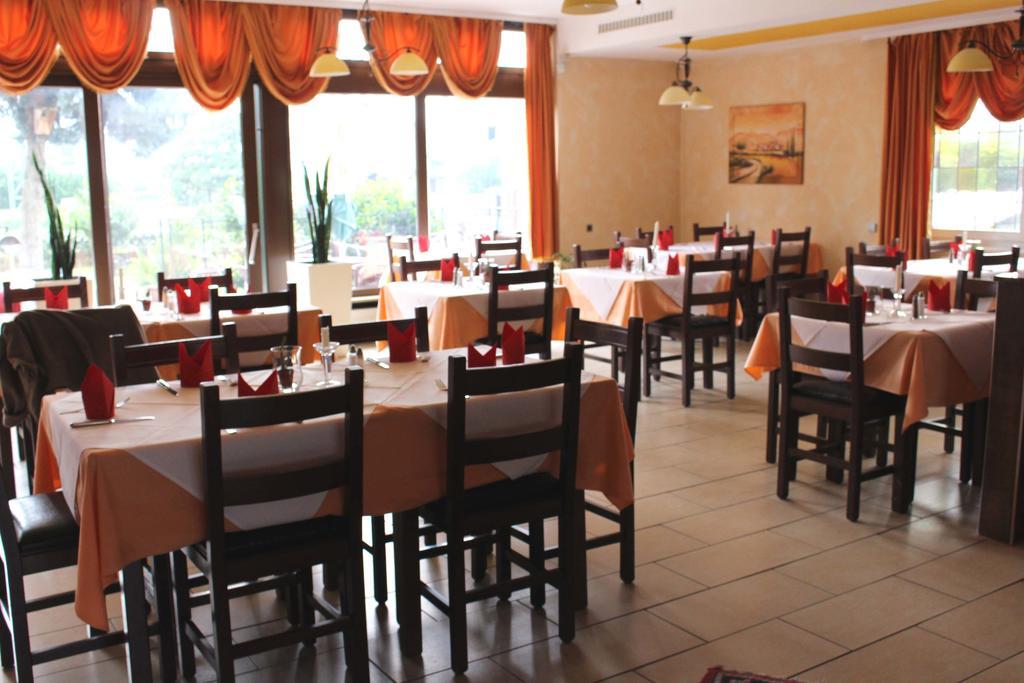 Legend Hotel Biebesheim am Rhein エクステリア 写真