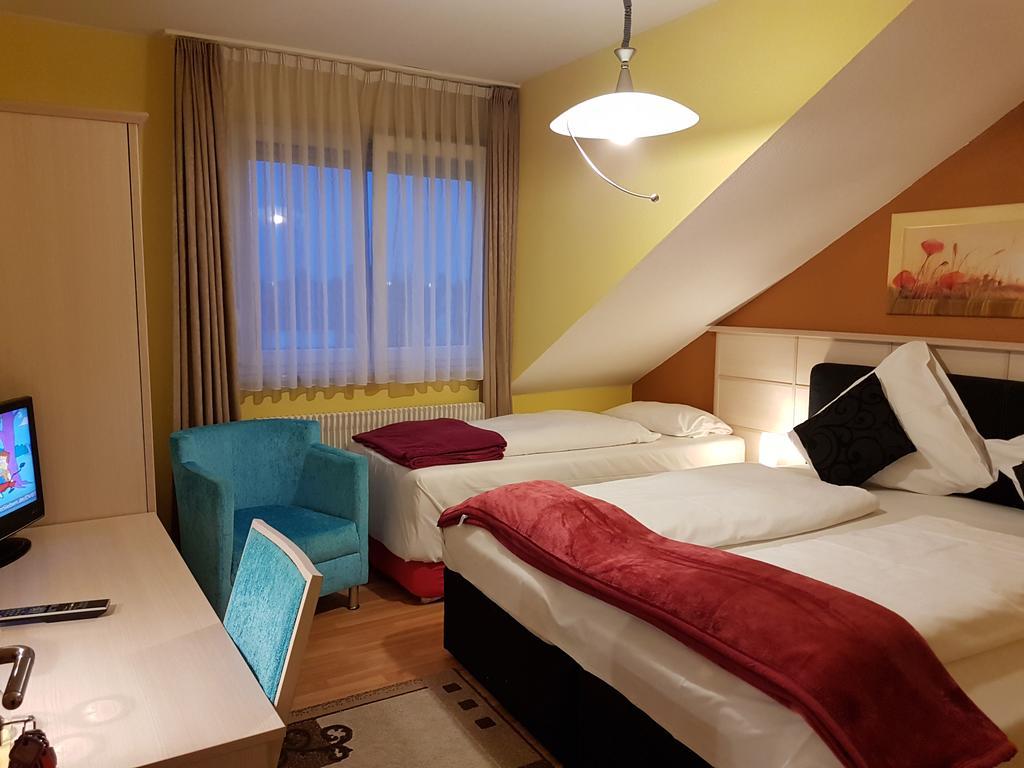Legend Hotel Biebesheim am Rhein エクステリア 写真