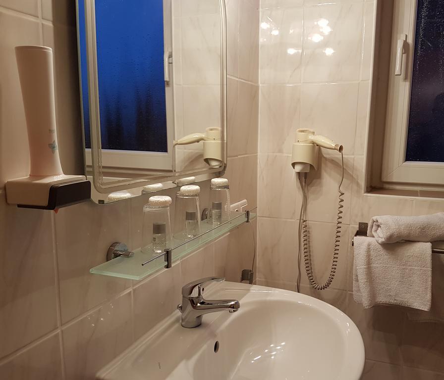 Legend Hotel Biebesheim am Rhein エクステリア 写真
