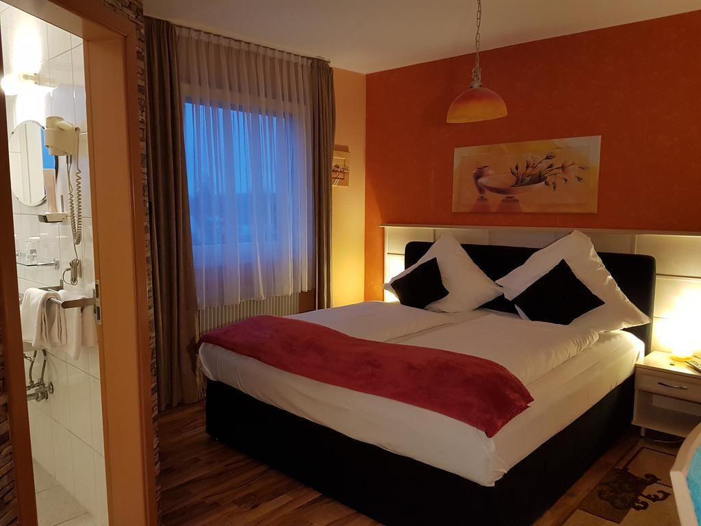 Legend Hotel Biebesheim am Rhein エクステリア 写真